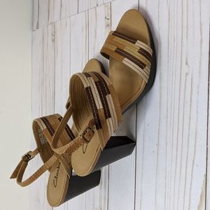 Clarks Sandals Strappy Block Heel Beige Brown Leather Upper Size 7M